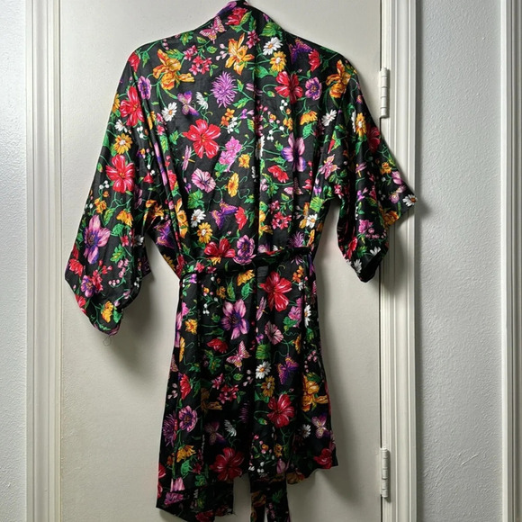 Victoria's Secret Black and Floral Kimono Silky Wrap Robe Size S/M - Picture 4 of 6